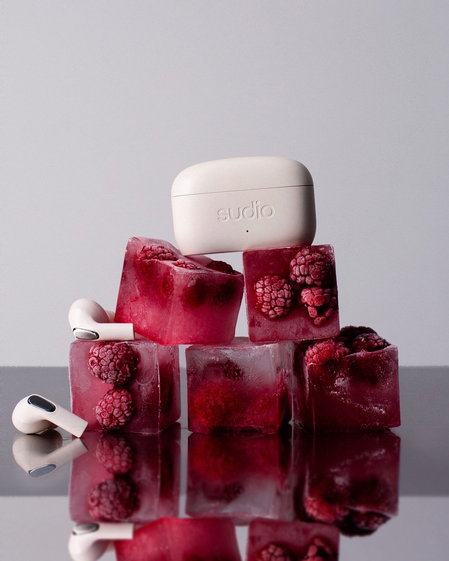 FIZZ ❄️ Winter magic with the Sudio E3⁠⁠#sudio #shapingsound #merrychristmas #E3White